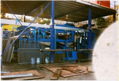 Rock crusher and shaking beds